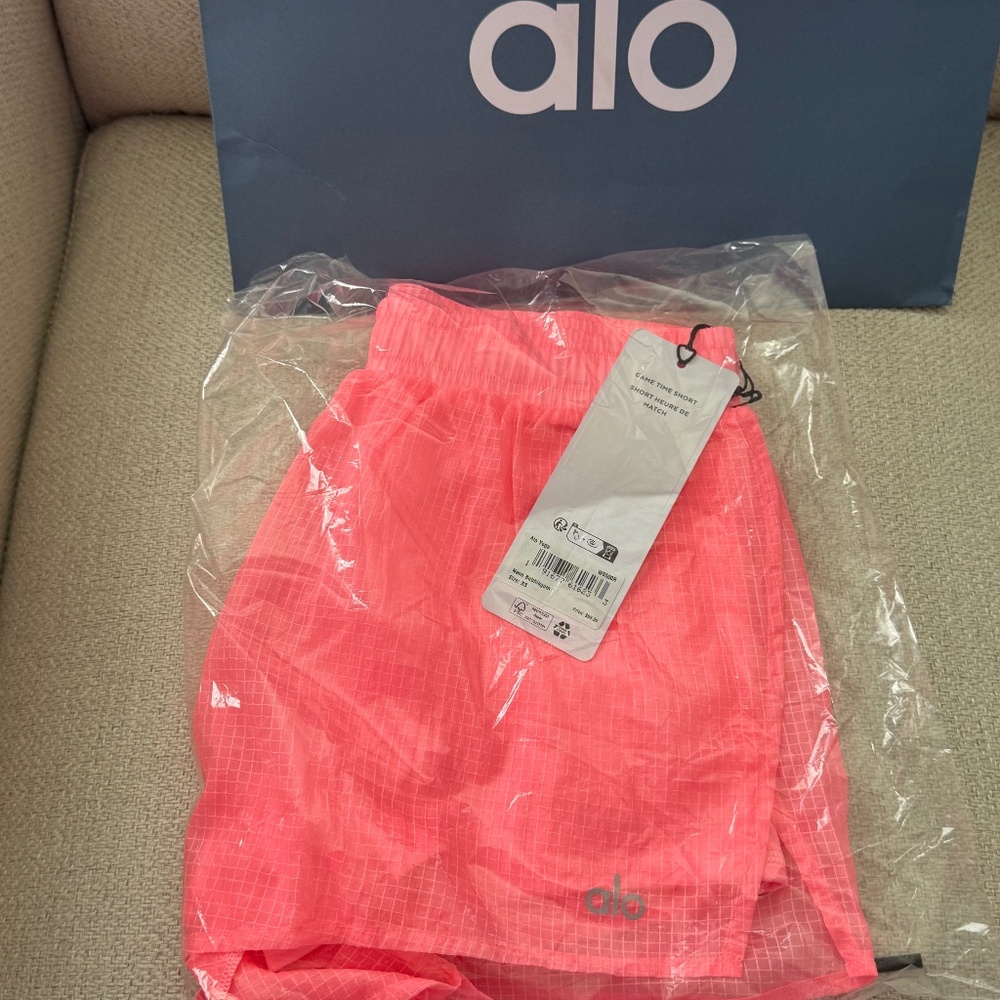 NWT Alo Yoga Game Time Short Neon Bubblegum Size: XS